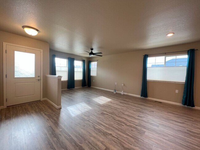 Foto del edificio - Cozy 2 Bed 2 Bath Longmont Home Dogs Allowed