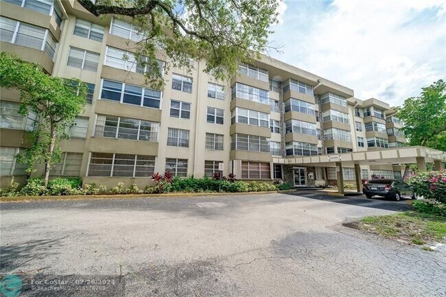 Foto del edificio - 6600 Cypress Rd