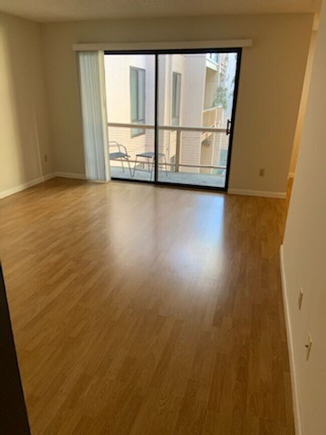 Foto del edificio - One Bedroom Condo Available $500 OFF FIRST...