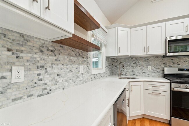 Building Photo - 2 br, 2 bath House - 3 Princeton Ave Unit 2