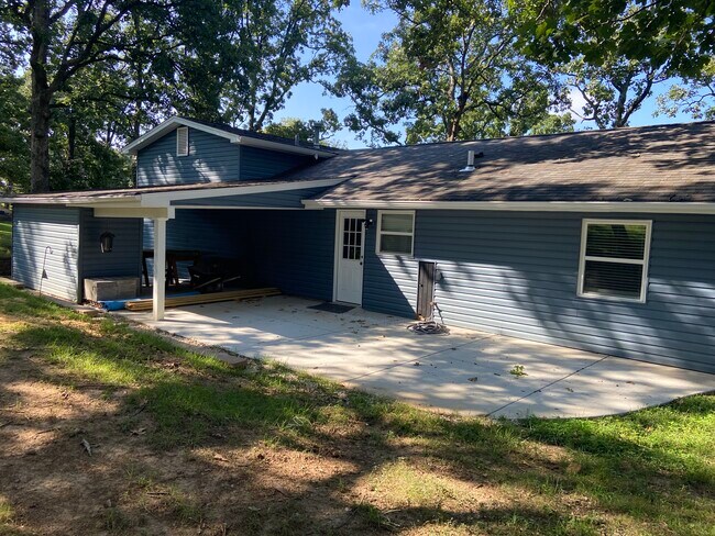 Foto del edificio - 526 Cypress Dr