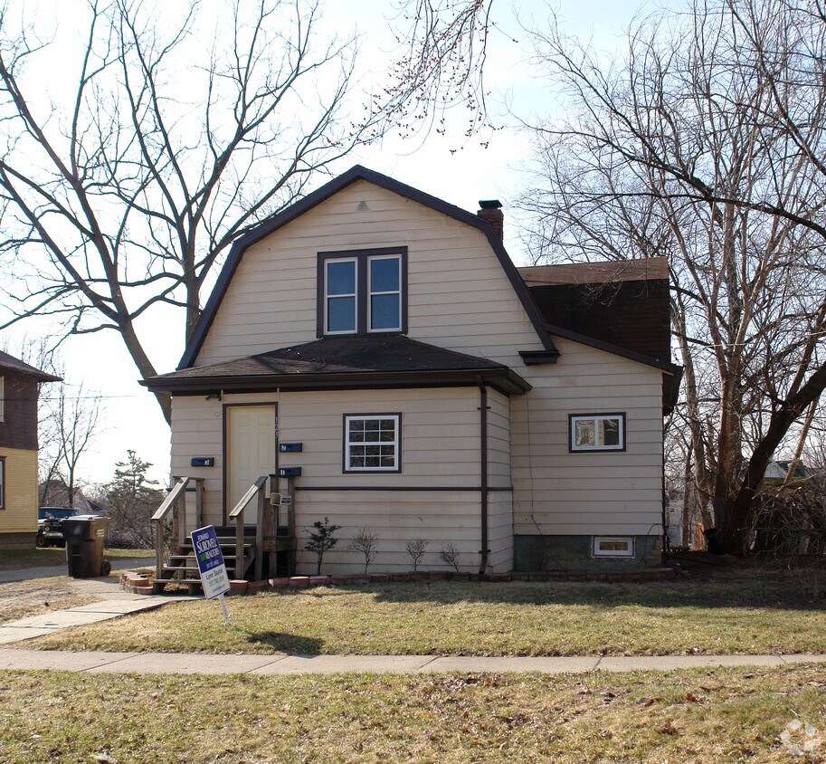Building Photo - 123 Ridgeway St