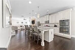 Foto del edificio - 4410 Mossbrook Cir