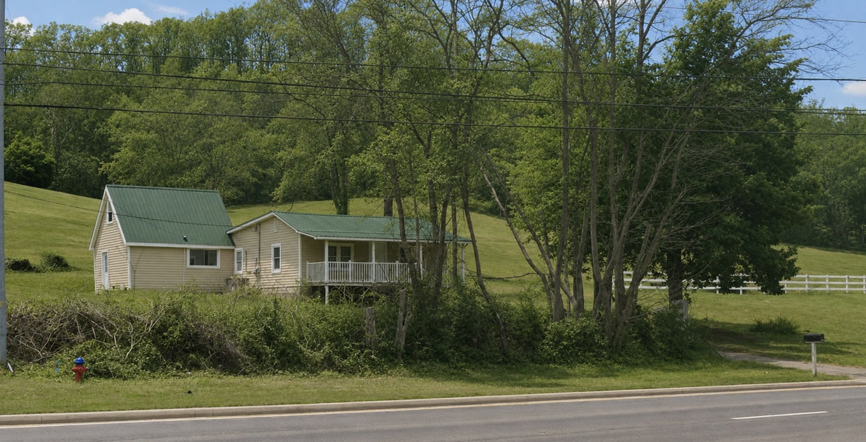 3 Bed, 2 Bath Home on Large Lot in Brentwood on Franklin Rd. - 3 Bed, 2 Bath Home on Large Lot in Brentwood on Franklin Rd.