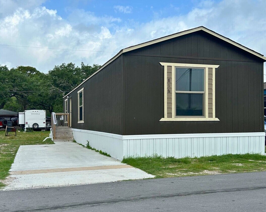 Foto principal - 1202 Mesquite St