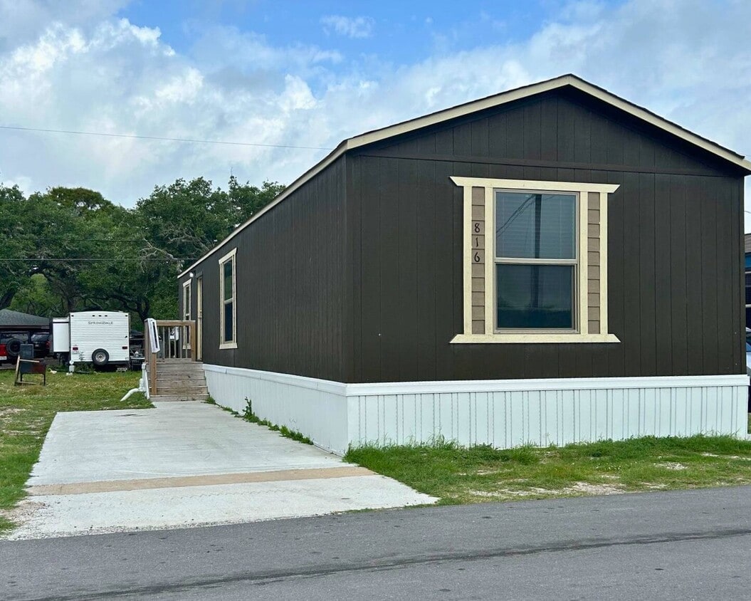 Primary Photo - 1202 Mesquite St