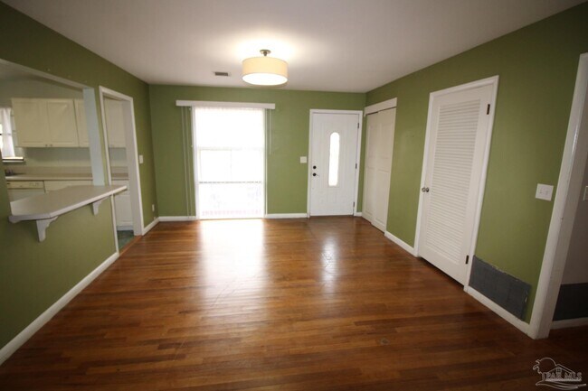 Foto del edificio - 3801 Forest Glen Dr