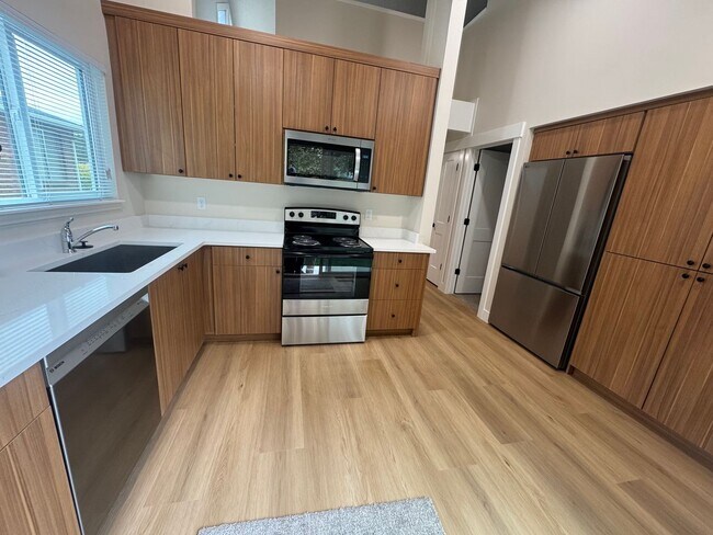 Building Photo - Beautiful Cottonwood Heights Duplex!