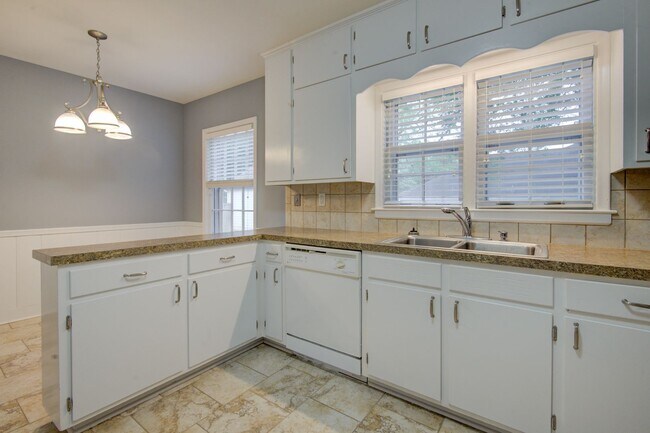 Foto del edificio - COMING SOON! 3 Beds| 2 Baths Updated Ranch...