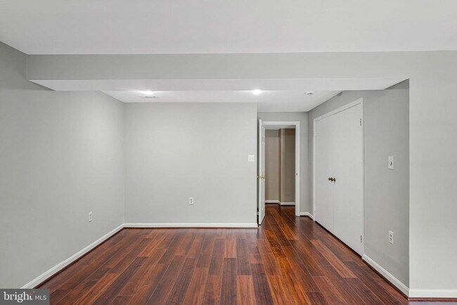 Foto del edificio - 5400 New London Park Dr