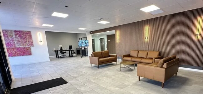 Foto del edificio - 3930 S University Center Dr