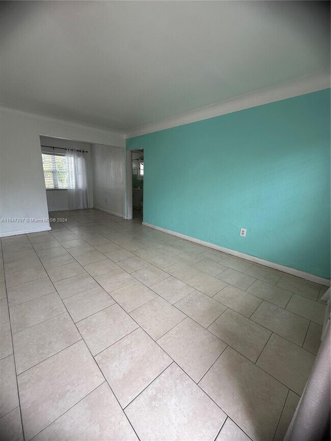 Foto del edificio - 2031 NE 167th St