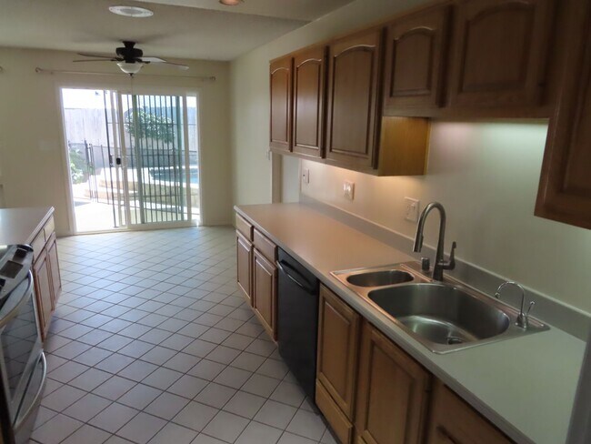Building Photo - 4 Bedroom House in Clairemont Area with PO...