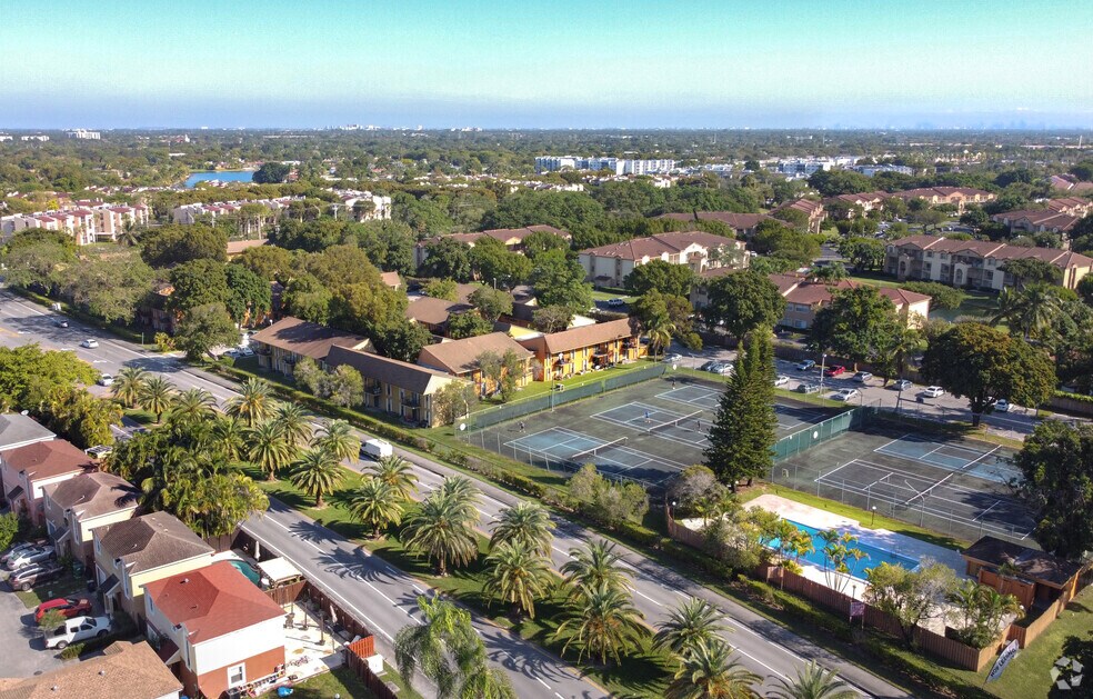 Tennis Villas Apartments