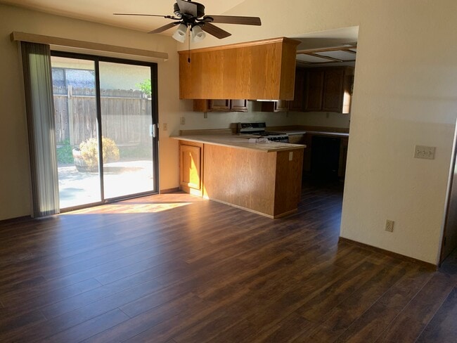 Building Photo - 7030 Los Arboles Cir