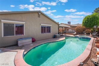 Building Photo - 7250 Clearwater Cir