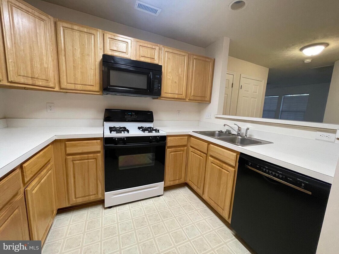 45512 Westmeath Way Unit B14, Great Mills, MD 20634 Apartment for