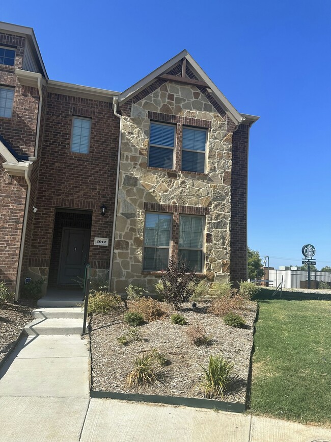 Photo - 2017 Crooked Bow Dr Townhome