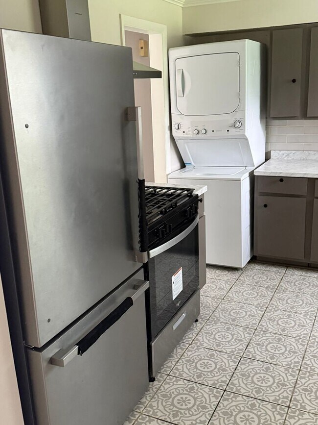 Foto del edificio - 3 BR/1BA | Newly Renovated Cottage| Cove security system| Fully fenced backyard