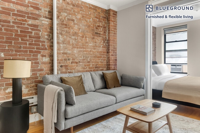 Building Photo - 515 W 47th St