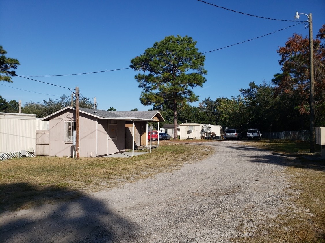 Building Photo - 15514 Madeline Dr