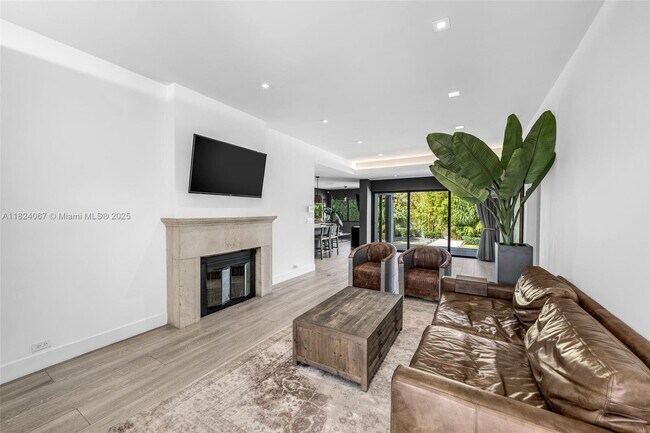 Foto del edificio - 861 NE 74th St