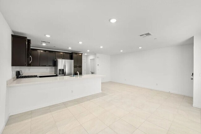 Building Photo - Gated 2025 Lennar Townhome | 3 Bed | 2-Car Garage