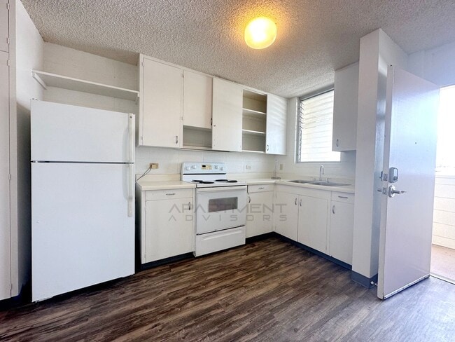 Building Photo - 412 N Kuakini St
