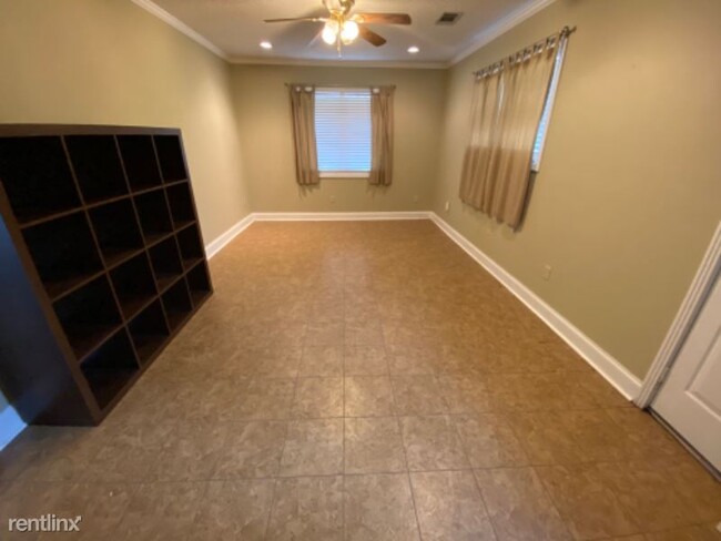 Foto del edificio - 3 br, 1.5 bath House - 203 Dean St