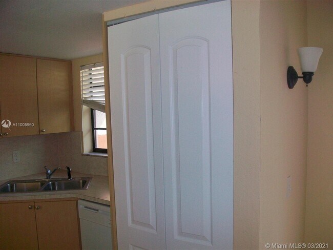 Foto del edificio - 3750 NW 115th Way