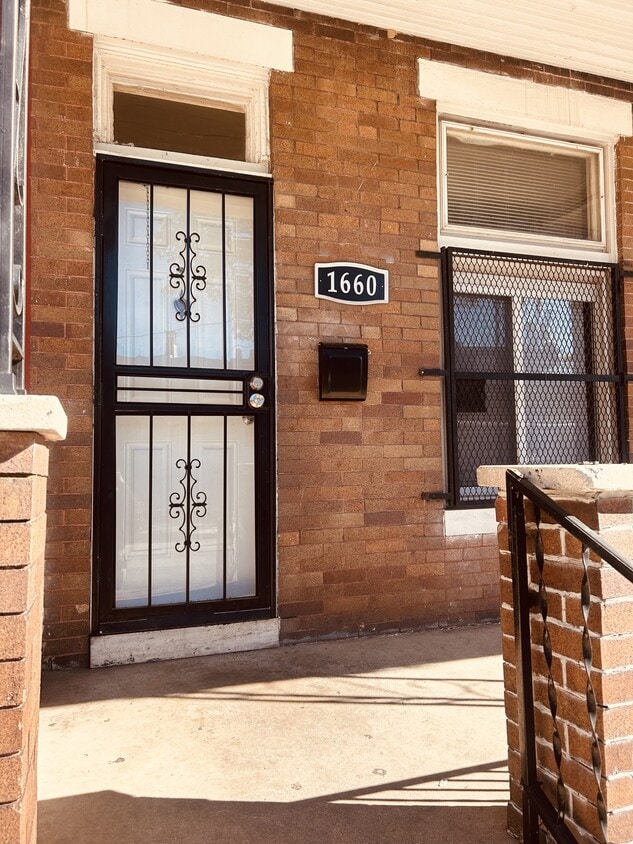 Foto del edificio - 1660 Normal Ave