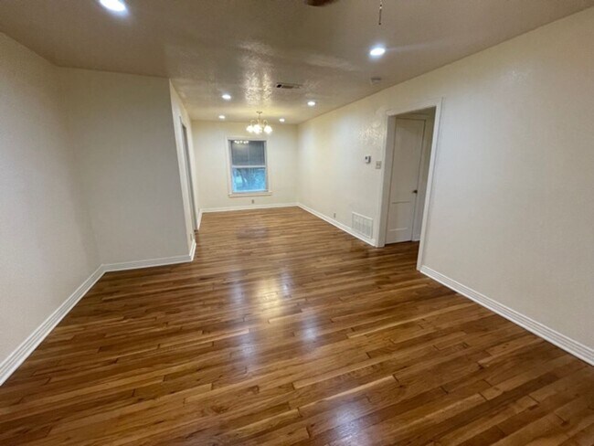 Foto del edificio - Nice single story home in East Ft. Worth