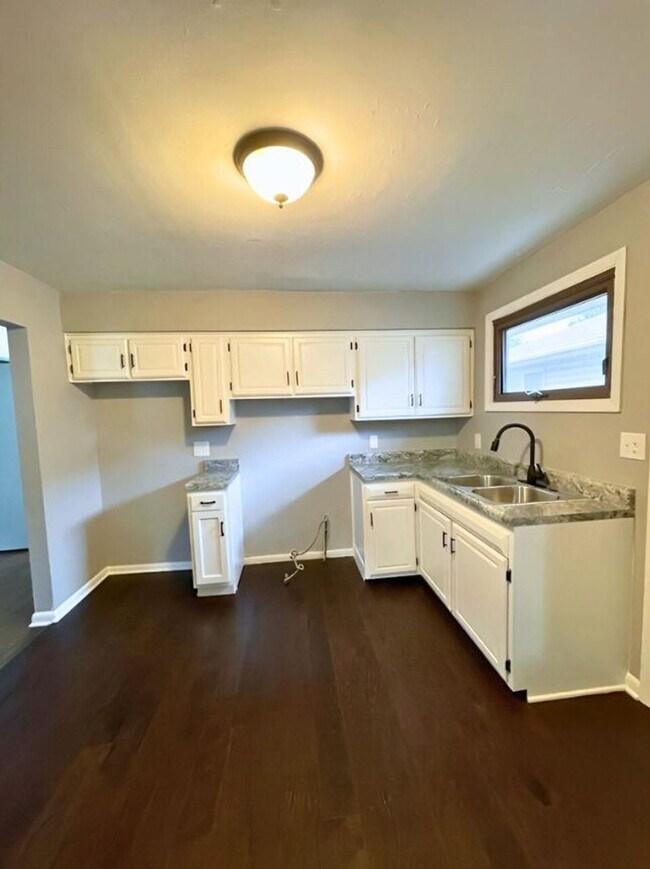 Foto del edificio - Beautiful 3 Bedroom Home in North Columbus!