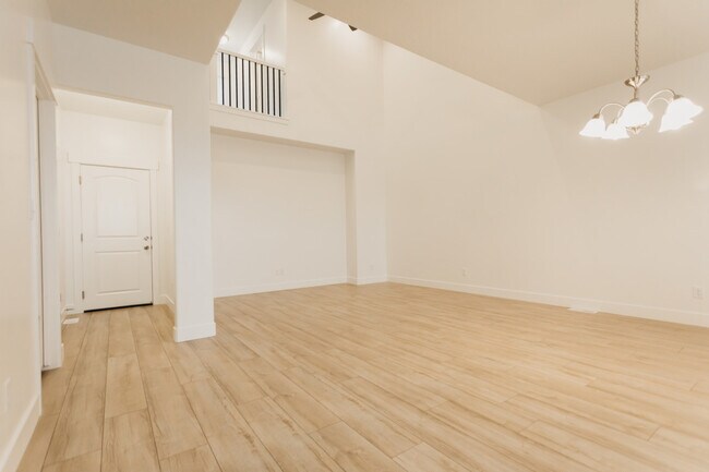 Building Photo - 279 W 630 N