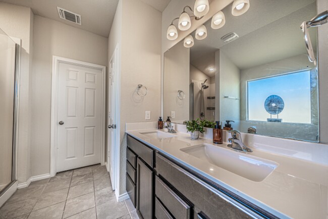 Foto del edificio - 3707 Brunswick Dr