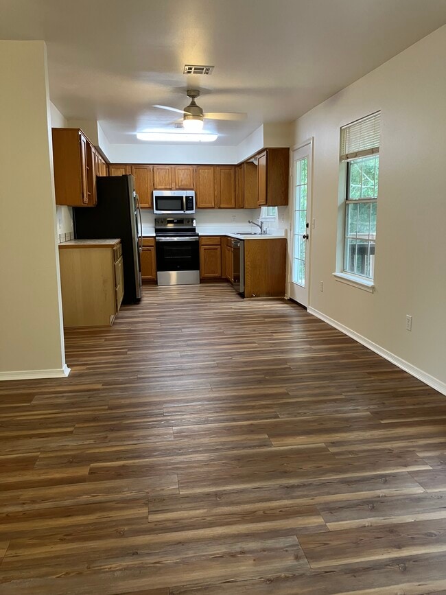 Building Photo - 8629 Golf Creek Dr