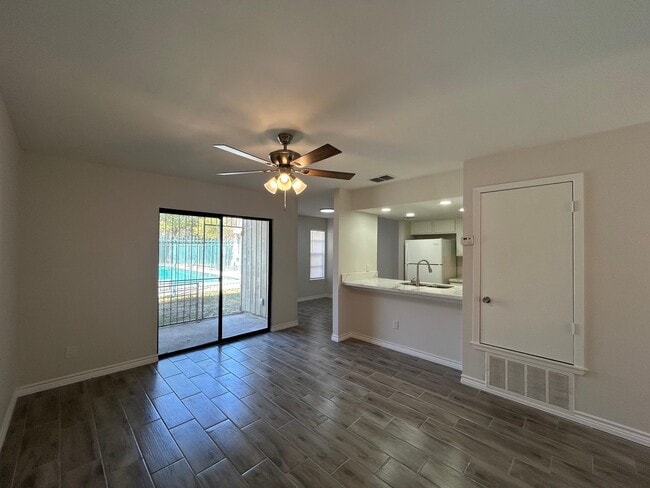 Foto del edificio - 100 Hillside Rd