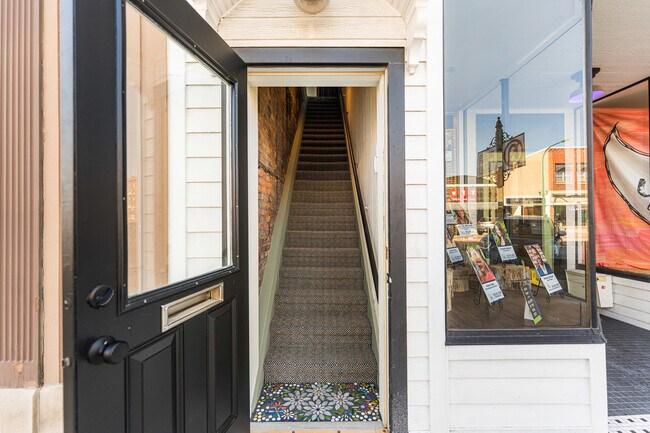 Foto del edificio - 318 W State St