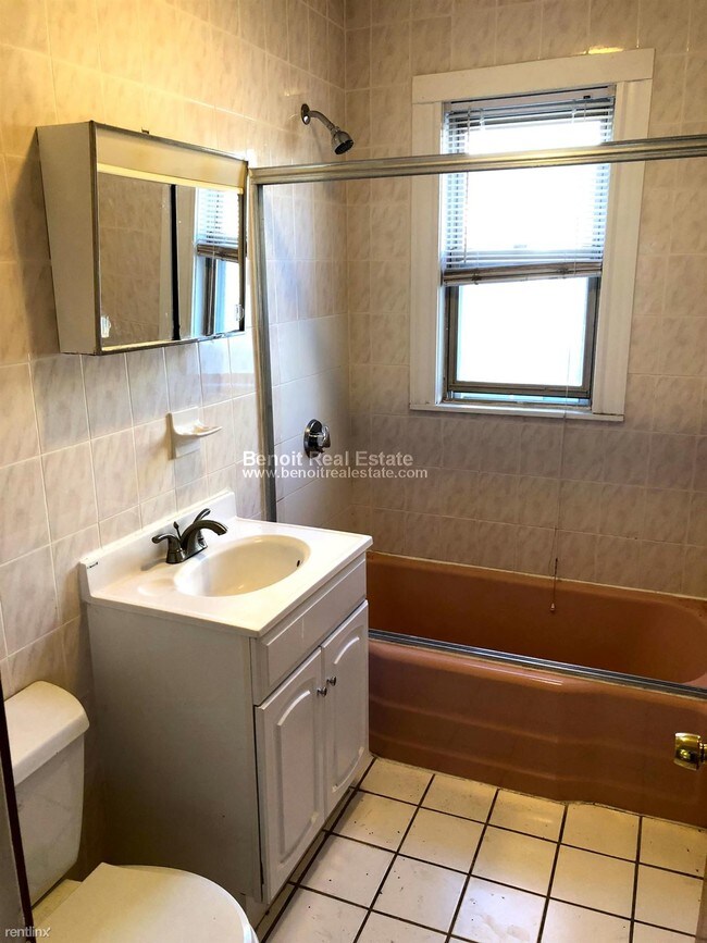 Building Photo - 3 br, 1 bath  - 33 Rose St