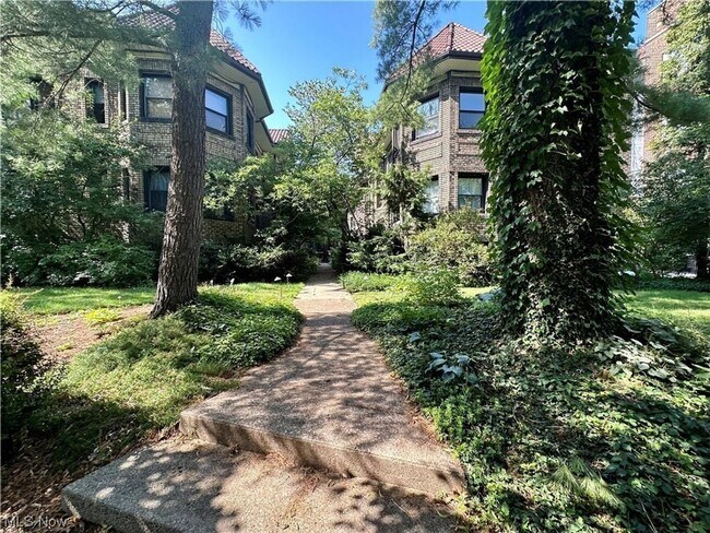Foto del edificio - 2469 Overlook Rd