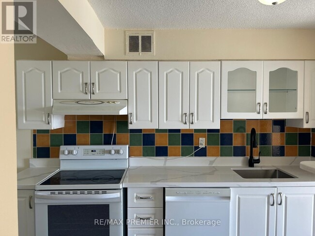 Building Photo - 45 Sunrise Ave