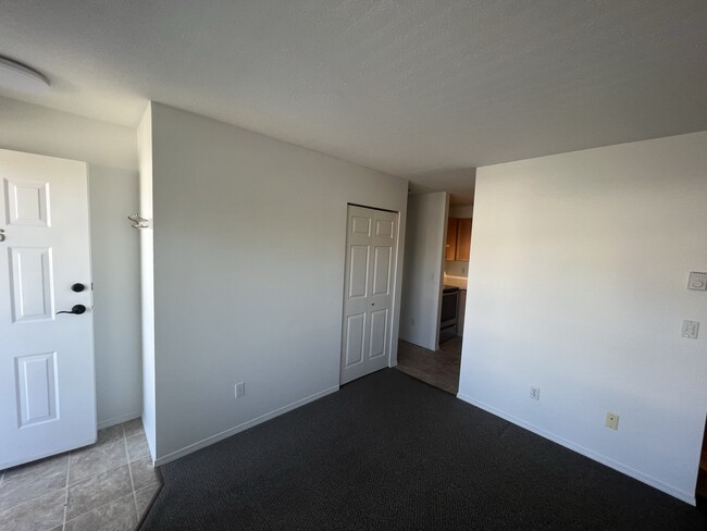 Building Photo - 505-505 Browne Rd