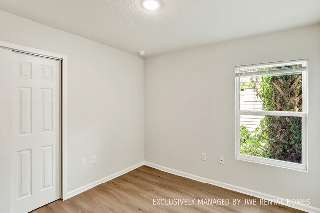 Building Photo - 1115 Evergreen Ave