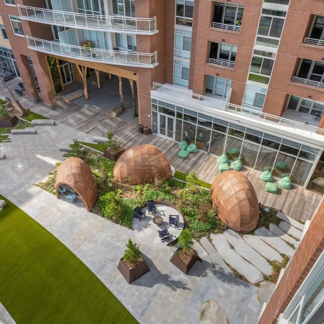 Foto del edificio - 3400 Potomac Ave