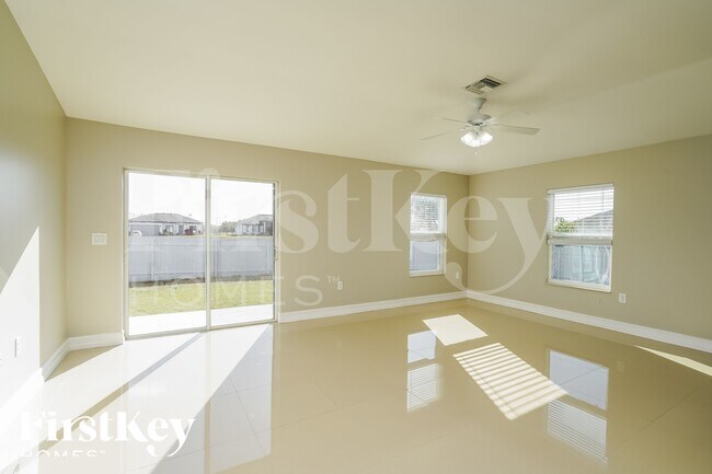 Foto del edificio - 601 NW 17th Ave