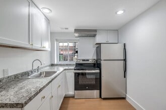 Building Photo - 648 Keefer Pl NW