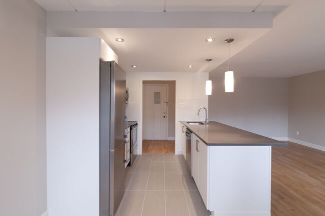 Photo du bâtiment - 1525 Av. Victoria