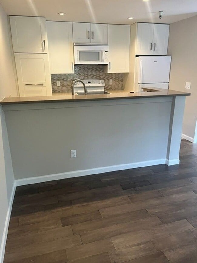 Building Photo - 2Bd/1Ba Newcastle Condo