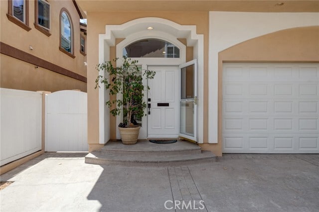 Building Photo - 525 N Lucia Ave