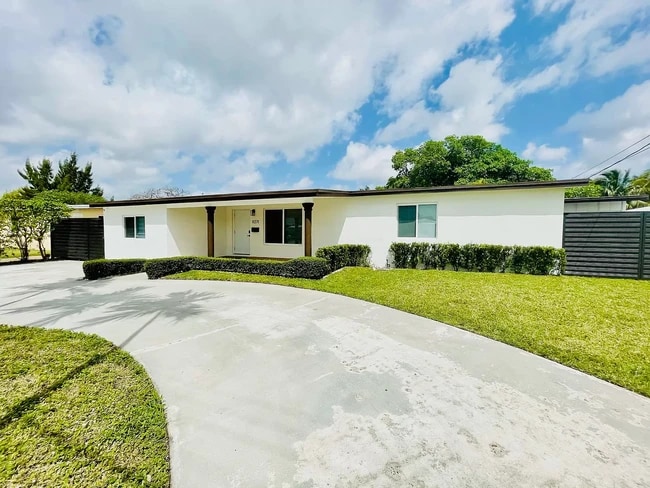 Building Photo - 11271 SW 48th St